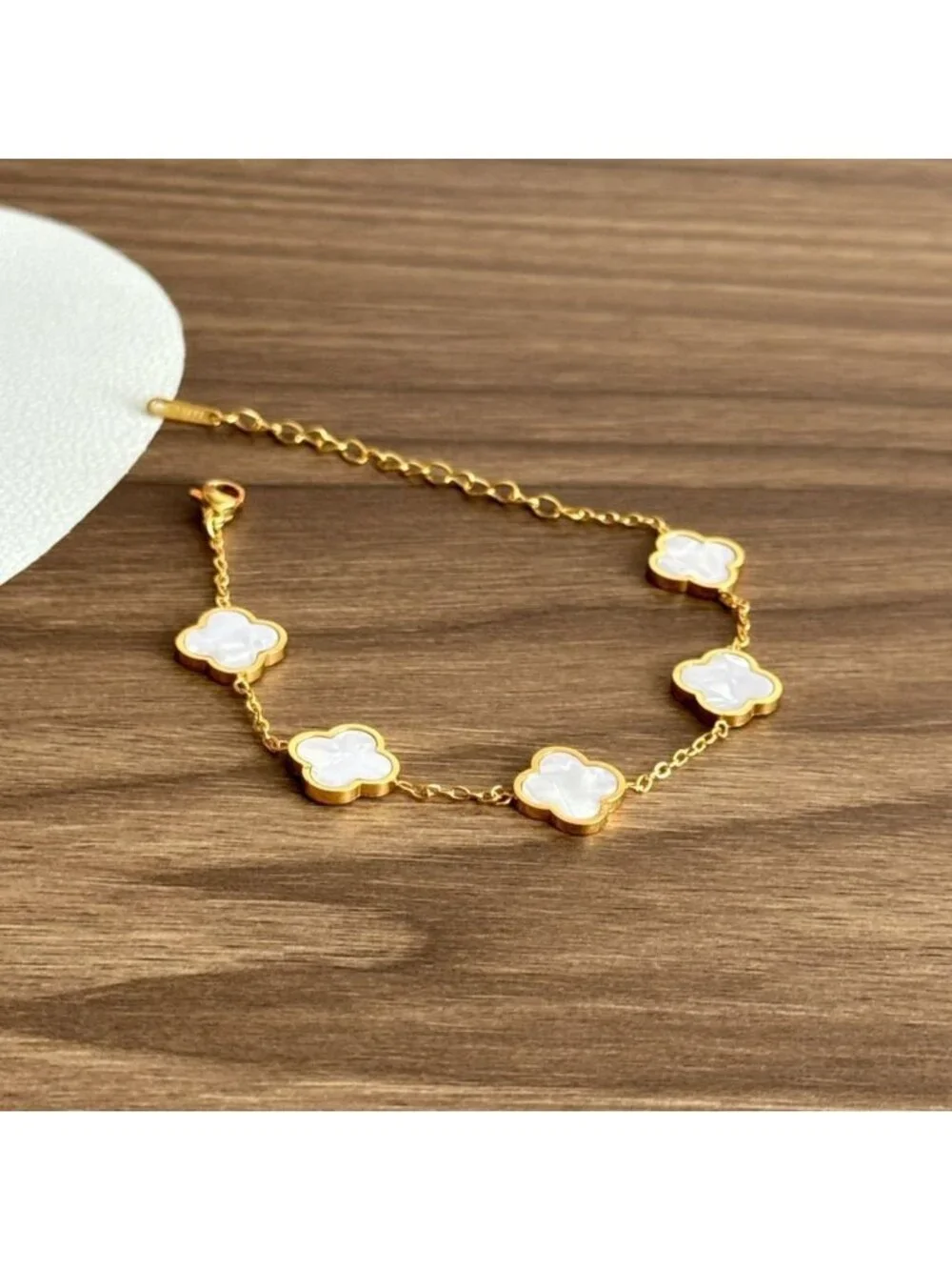 white flower bracelet Q195